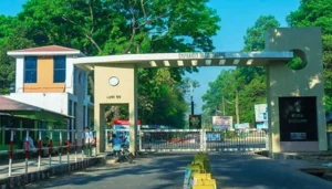 চবিতে দর্শনার্থীদের ভয় দেখিয়ে টাকা হাতিয়ে নেওয়ায় ২ শিক্ষার্থী আটক