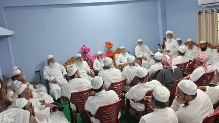 ঐক্যের খসড়া চূড়ান্ত করতে ফটিকছড়িতে হেফাজতের সঙ্গে সাত দলের বৈঠক