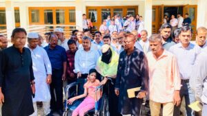 ফটিকছড়িতে সরকারি সহায়তায় বদলাচ্ছে অসহায় মানুষের জীবন, হুইল চেয়ার পেয়ে আবেগাপ্লুত মা