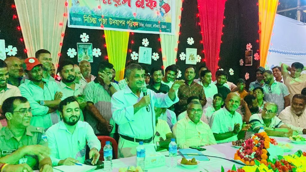 দুর্গোৎসবের আনন্দে সম্প্রীতির বার্তা নিয়ে ফটিকছড়ির পূজামণ্ডপে এমপি সরোয়ার আলমগীর