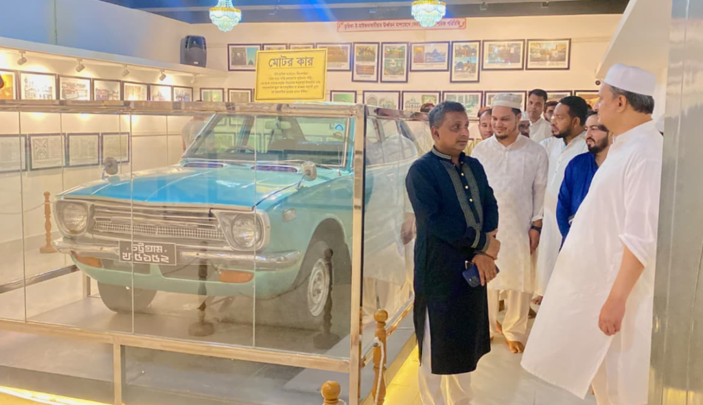 মাইজভান্ডারীর ব্যবহৃত গাড়িসহ তাবাররুকাত প্রদর্শনী পরিদর্শন করলেন এমপি